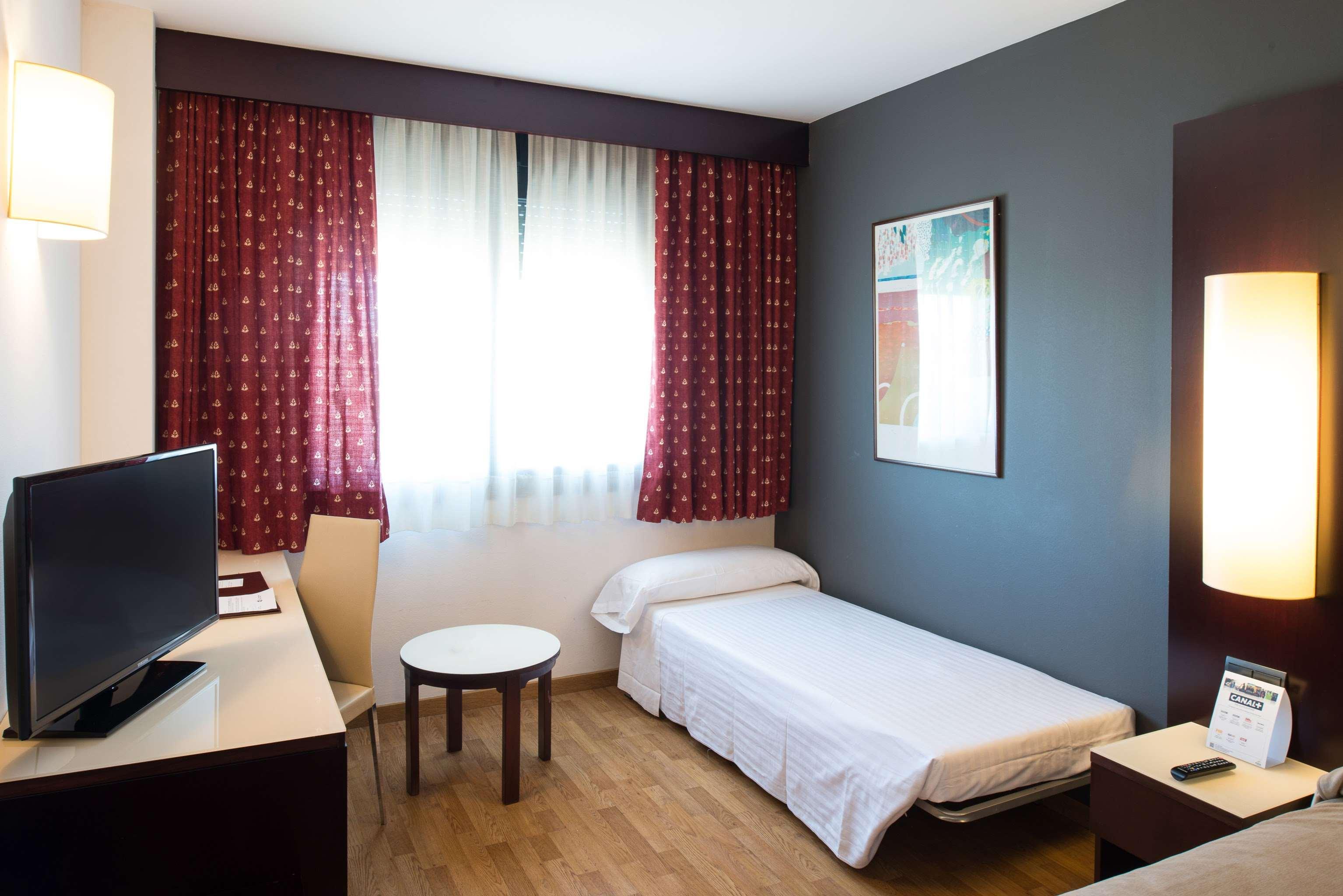 Catalonia Sabadell Hotel Exterior photo