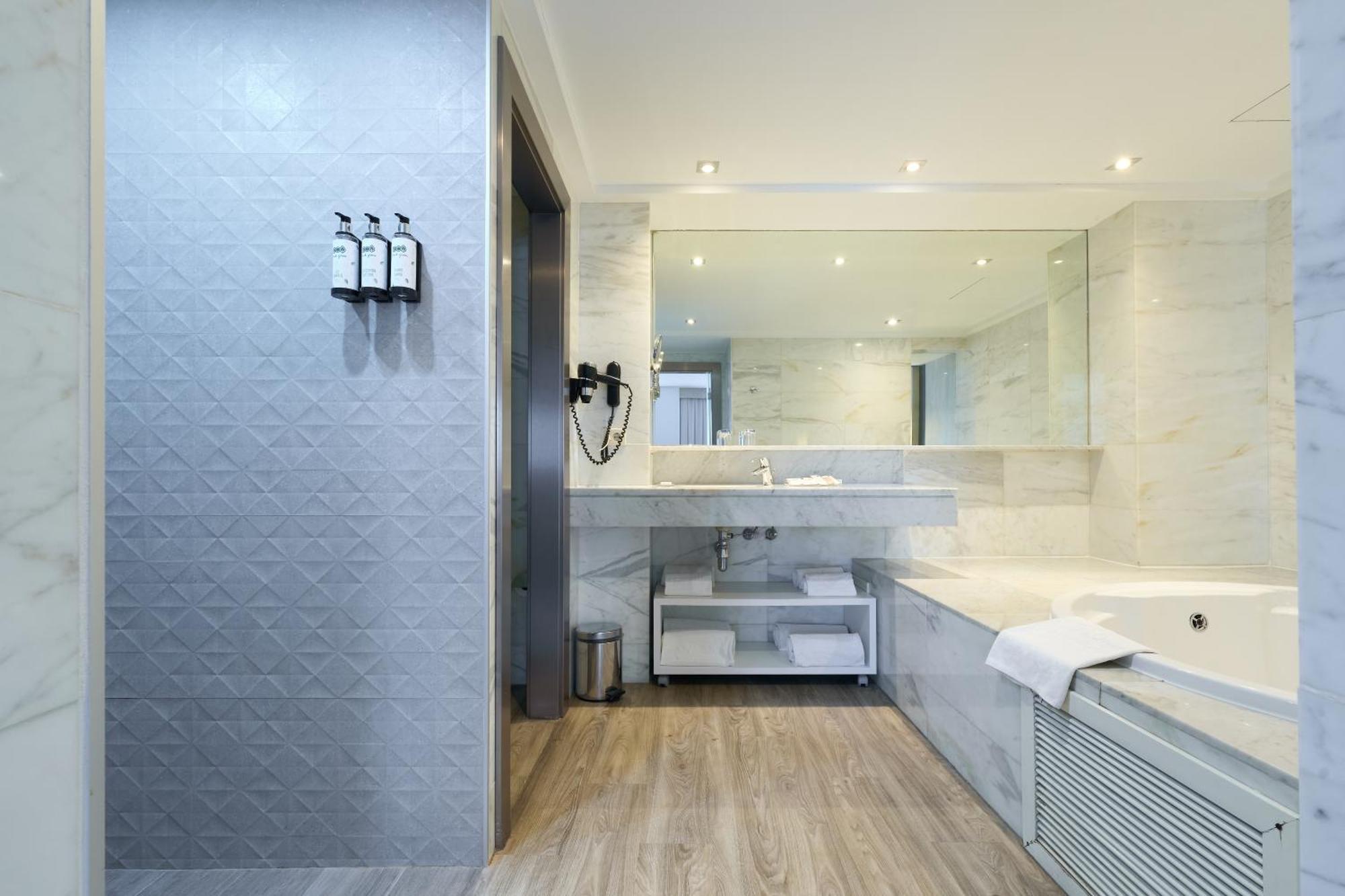 Catalonia Sabadell Hotel Room photo
